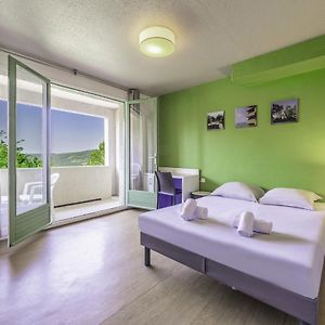 Appartement à 2 Chambres à Coucher